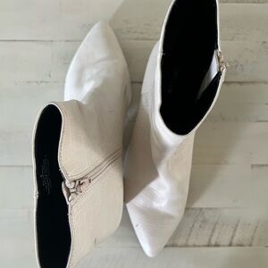 EXPRESS ALLIGATOR POINTED TOE BOOTS